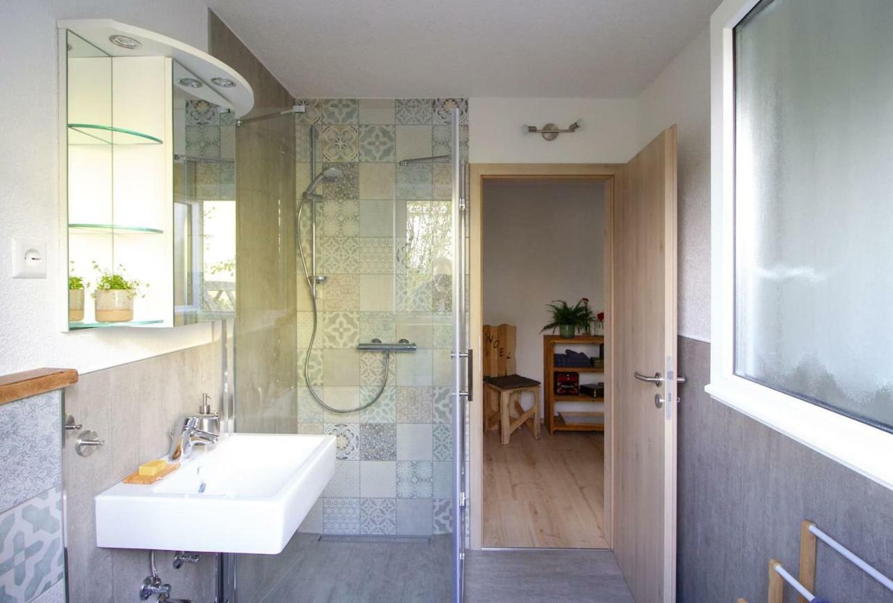 Schoene Und Helle Ferienwohnung In Pfaffenweiler 빌린겐슈베닝겐 외부 사진